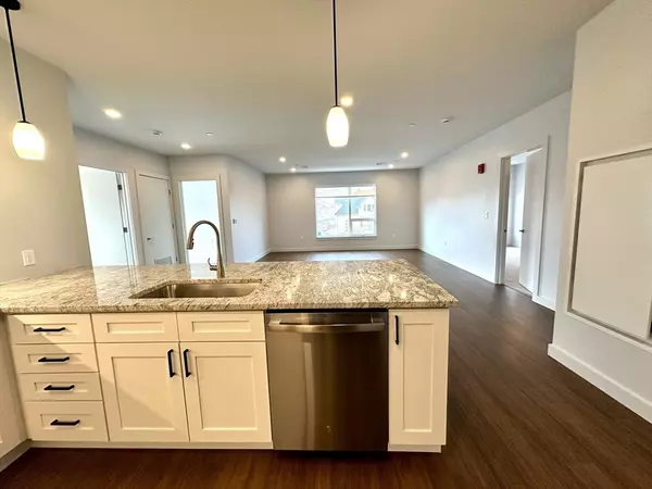 Natick, MA 01760,45 East Central #202