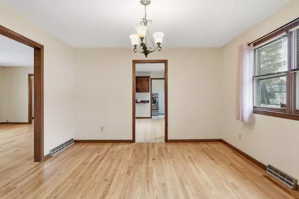 Longmeadow, MA 01106,136 Fenwood Road