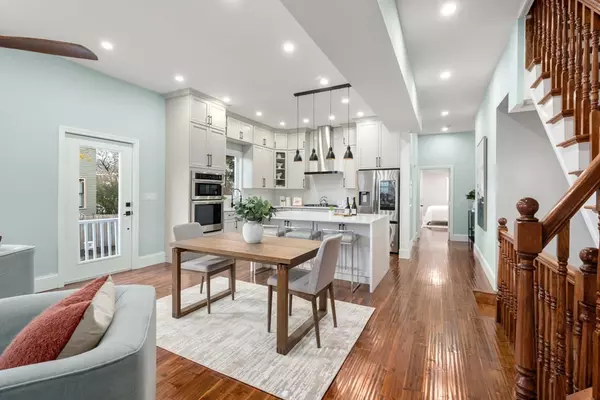 Newton, MA 02460,10 Washington Park #2-Left