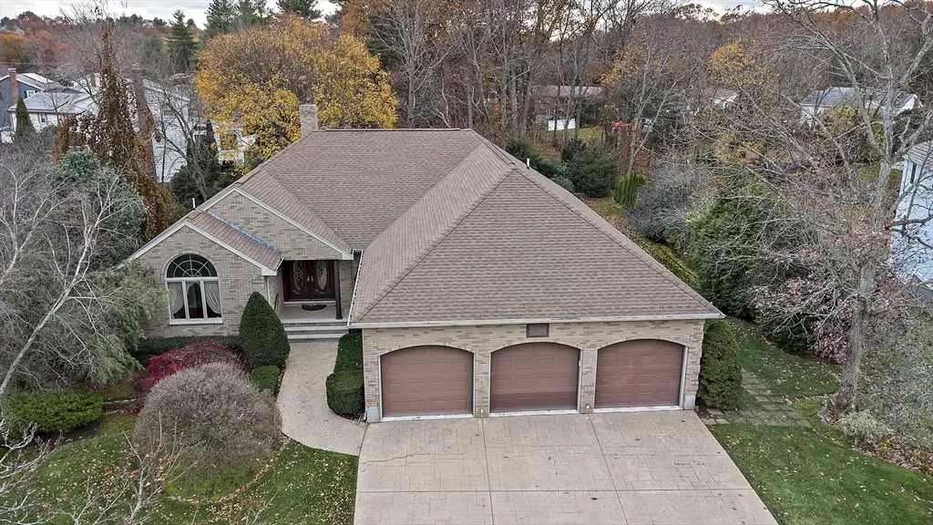 10 Heritage Ln, Saugus, MA 01906