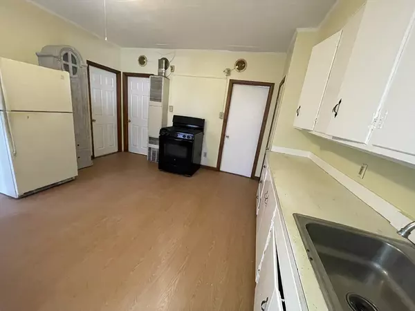 Fall River, MA 02721,33 Nashua St #1S