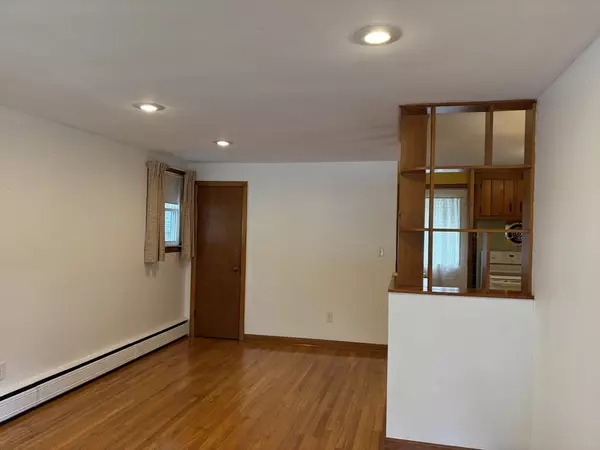 Oxford, MA 01540,3 Willow St