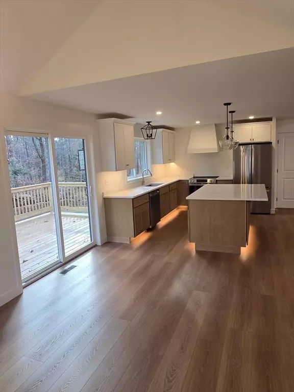 Winchendon, MA 01475,71 Woodlawn Street