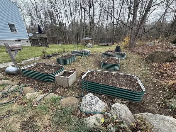 Sturbridge, MA 01507,107 Wallace Rd