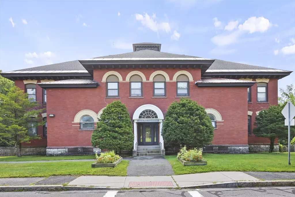 Dalton, MA 01226,60 North St #3