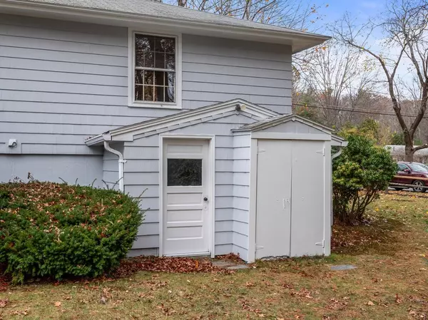 Holden, MA 01520,33 Meadow Wood Dr