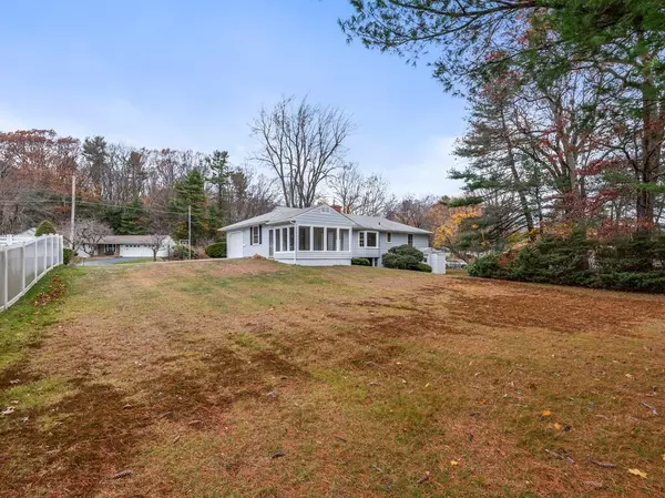 Holden, MA 01520,33 Meadow Wood Dr