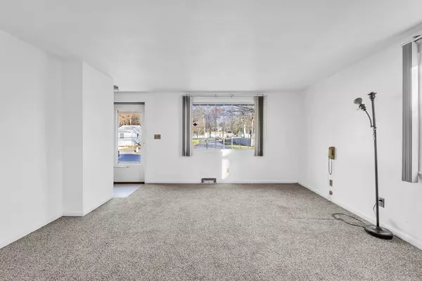 Springfield, MA 01118,82 Louis Rd