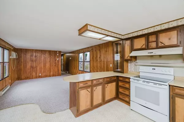 Raynham, MA 02767,152 Easy St