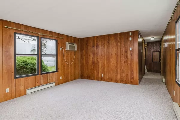 Raynham, MA 02767,152 Easy St