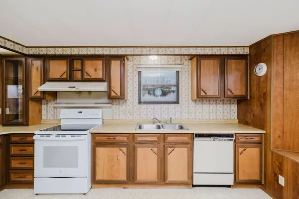 Raynham, MA 02767,152 Easy St