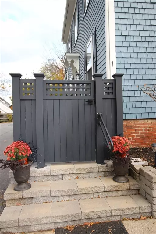 Newburyport, MA 01950,1 Hill St #1