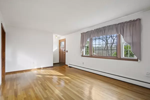 Rutland, MA 01543,10 Beechwood Drive