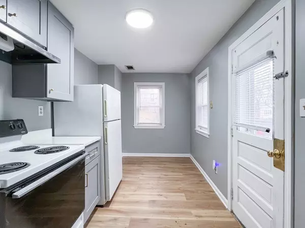 Weymouth, MA 02188,19-25 Common St