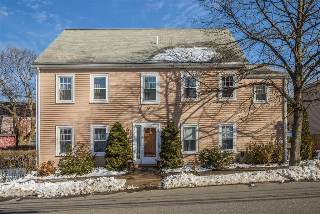 Wakefield, MA 01880,2 Melvin St #2