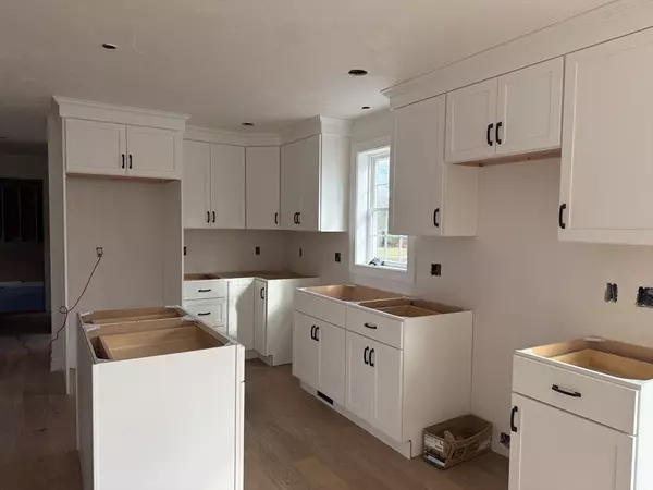 Bridgewater, MA 02324,1 Jennifer Circle