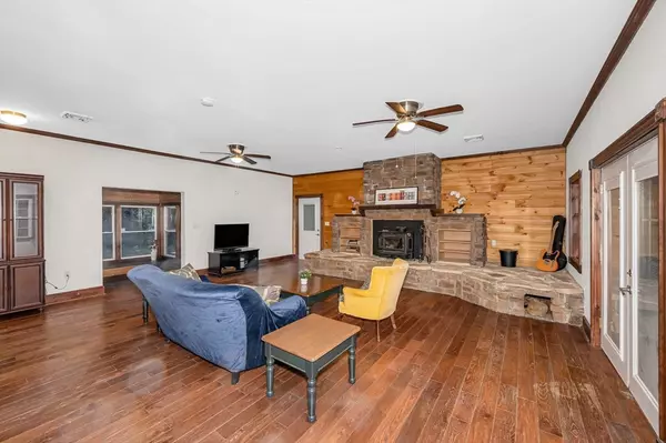 Westford, MA 01886,33 West St