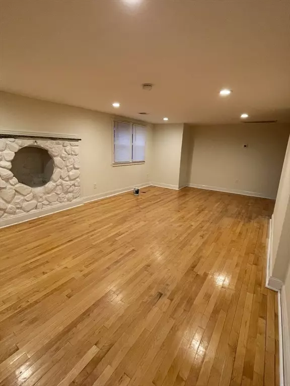 Holbrook, MA 02343,31 Border Rd #B