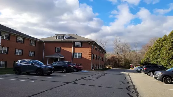 Boxborough, MA 01519,3 Leonard Rd #3