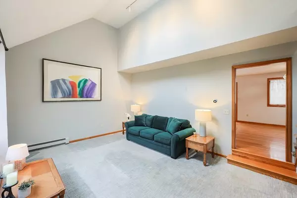 Franklin, MA 02038,7 Gloucester Dr