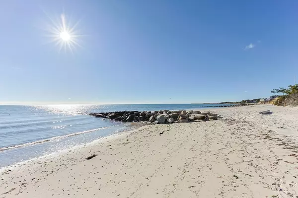 Harwich, MA 02646,8 Wyndemere Bluffs Road