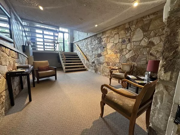 Stoughton, MA 02072,1044 Central St #103