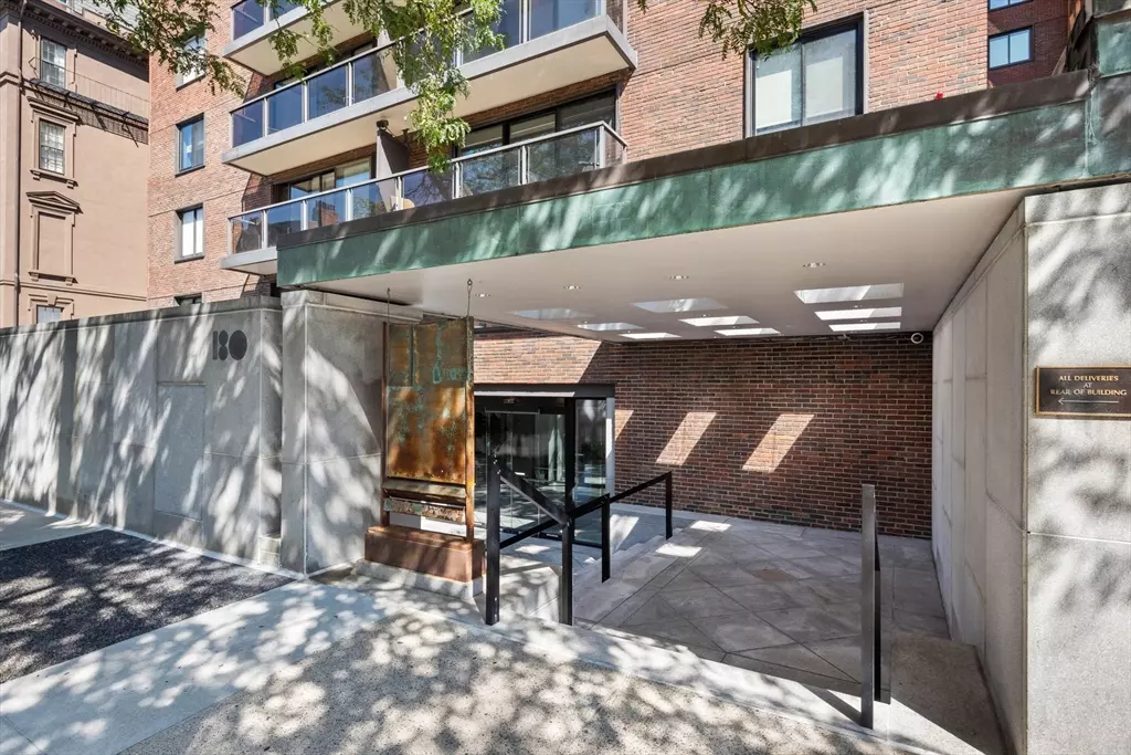 Boston, MA 02116,180 Beacon #9G