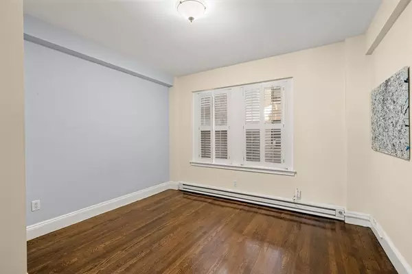 Boston, MA 02116,180 Commonwealth Ave #5