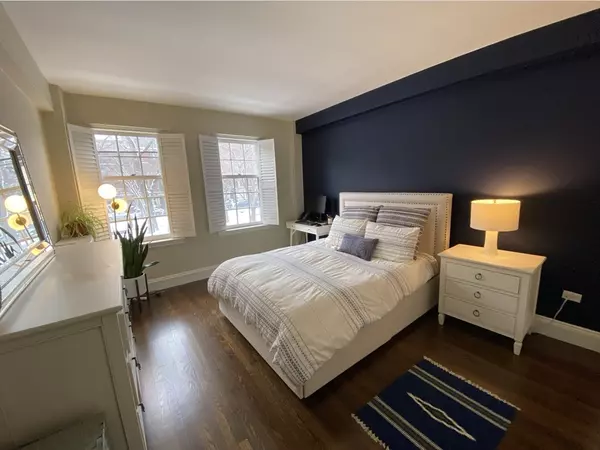 Boston, MA 02116,180 Commonwealth Ave #5