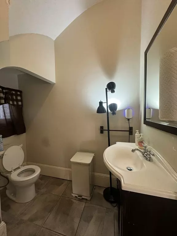 Newton, MA 02465,76 Chestnut Street #1