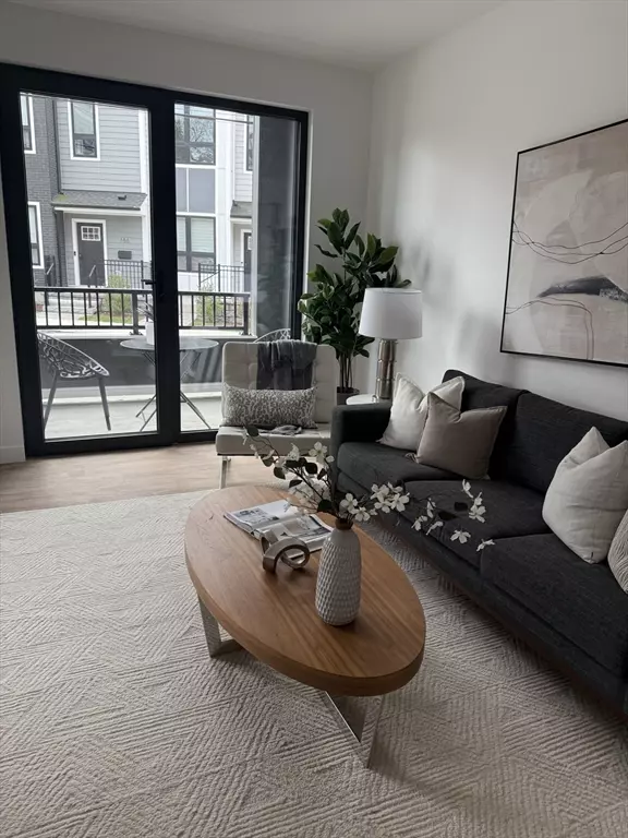 Boston, MA 02132,199 Gardner St. #209