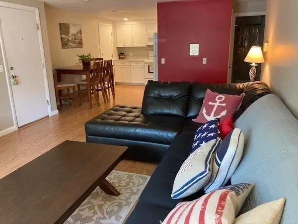 Medfield, MA 02052,91 Pleasant Street #D-6