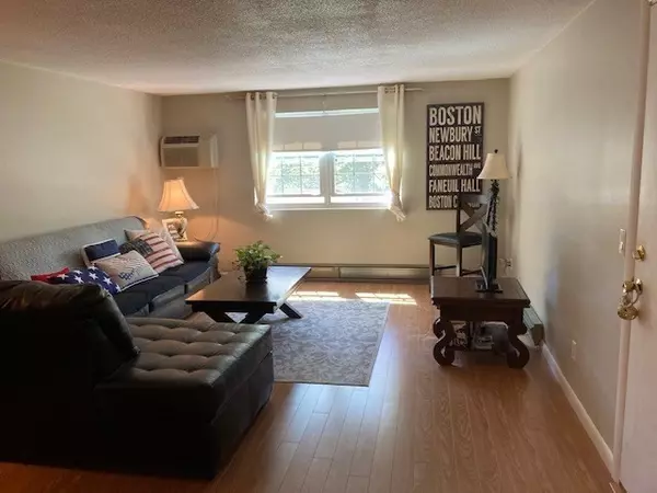 Medfield, MA 02052,91 Pleasant Street #D-6