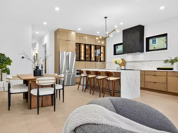 Newton, MA 02465,10 Crescent St. #1