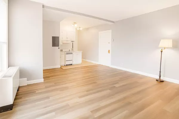 Springfield, MA 01103,140 Chestnut #709