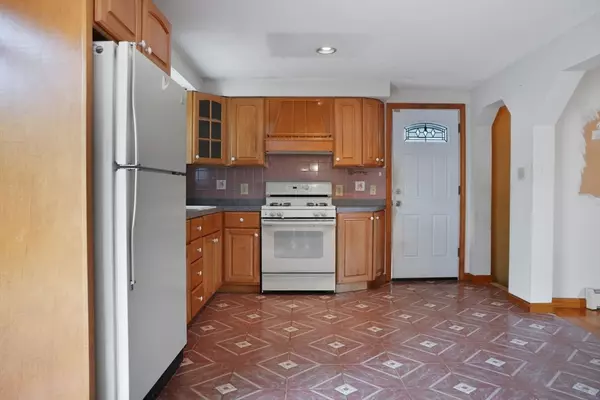 New Bedford, MA 02745,37 Maxine St