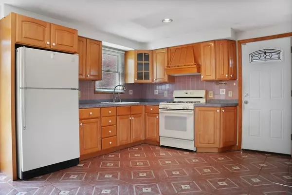 New Bedford, MA 02745,37 Maxine St