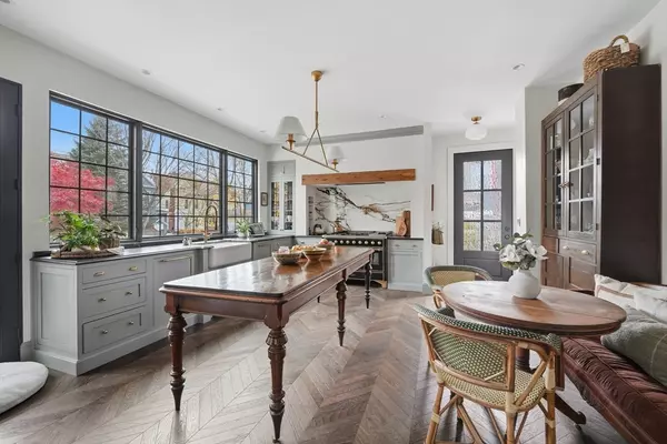 Holyoke, MA 01040,151 Lincoln Street