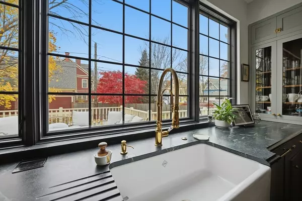 Holyoke, MA 01040,151 Lincoln Street