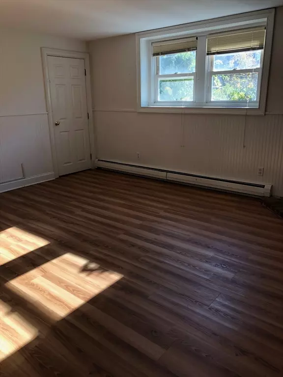 Marblehead, MA 01945,19 Vine St #1