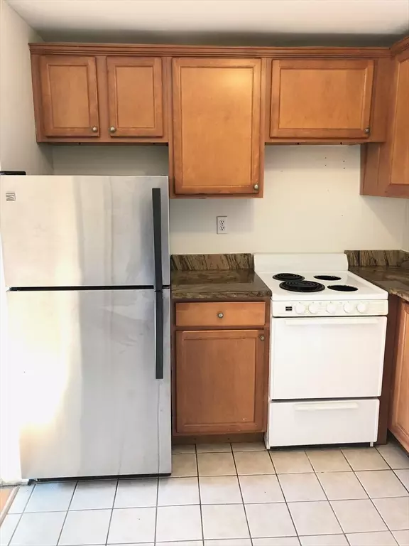 Marblehead, MA 01945,19 Vine St #1