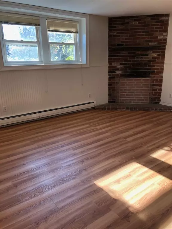 Marblehead, MA 01945,19 Vine St #1