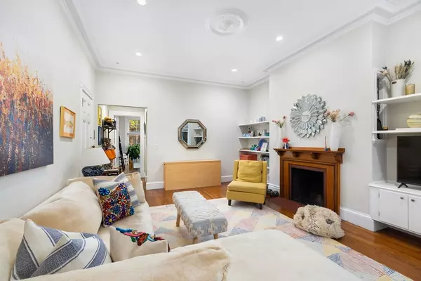 Boston, MA 02115,380 Marlborough Street #4