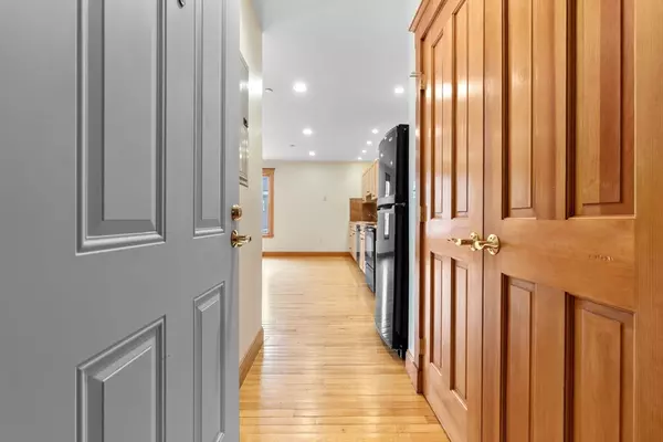 Danvers, MA 01923,50 Maple St #5