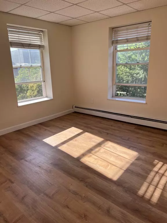 Salem, MA 01970,131 Essex Street #32