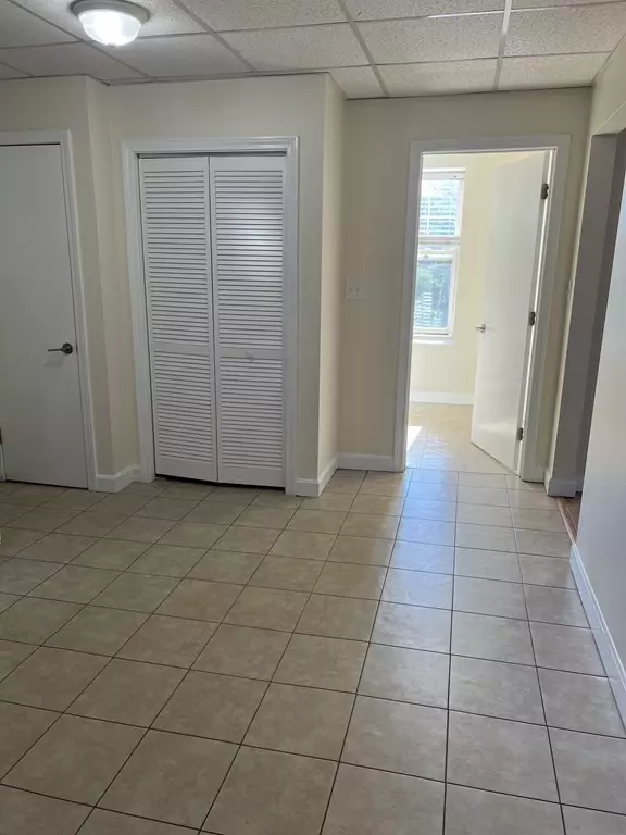 Salem, MA 01970,131 Essex Street #32