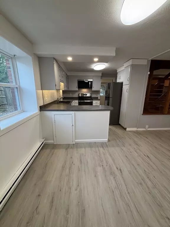 Barrington, RI 02806,97-99 Roffee St #1