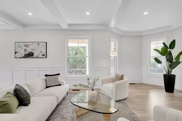 Newton, MA 02458,686 Centre St