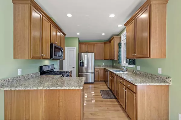 Plymouth, MA 02360,19 Red Leaf