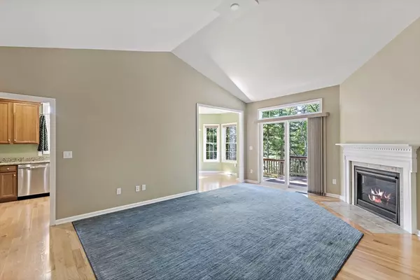 Plymouth, MA 02360,19 Red Leaf